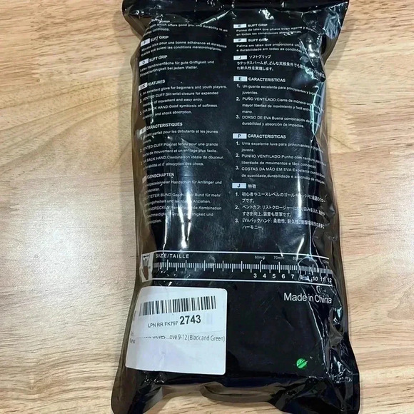 (19)NWT goal  keeper gloves - Picture 2 of 4